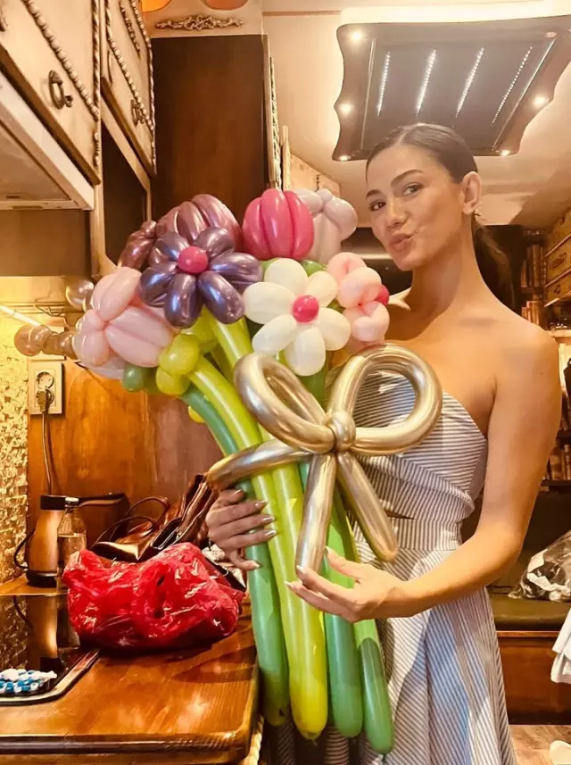 Eşref Rüya Sezon Finaliyle Veda Ediyor! Demet Özdemir'e Anlamlı Sürpriz Eşref Rüya Sezon Finaliyle Veda Ediyor! Demet Özdemir'e Anlamlı Sürpriz