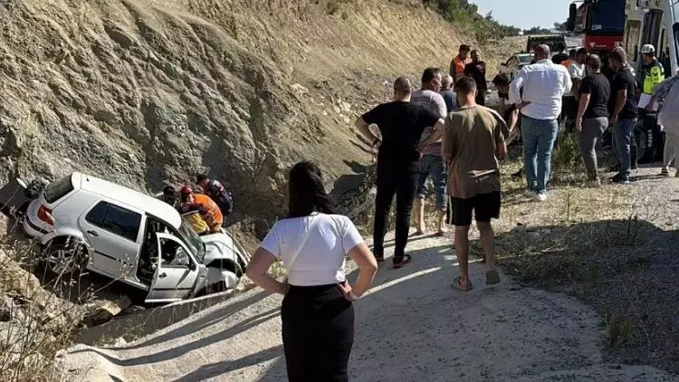 Manisa’da Feci Kaza: Menfeze Düşen Otomobilde 12 Yaşındaki Çocuk Hayatını Kaybetti