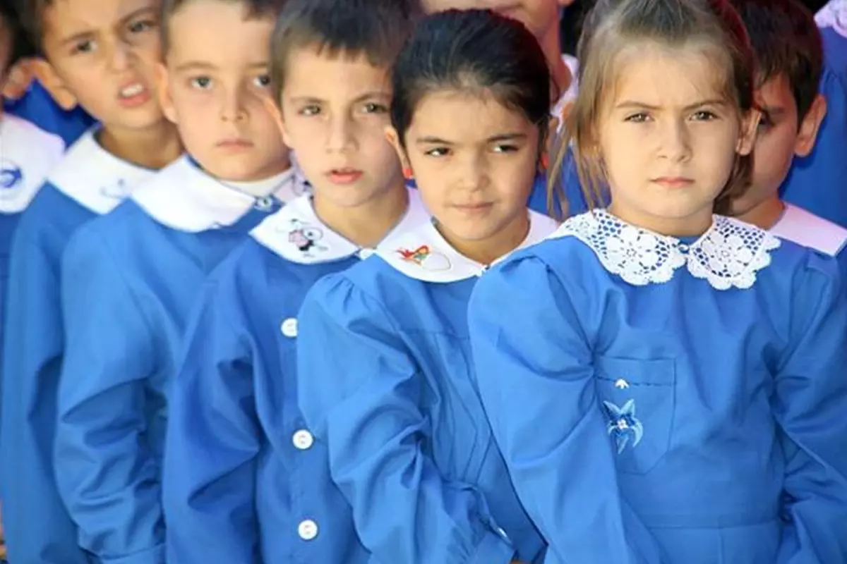 Karne Gününde Sürpriz Karar! Okullarda Kıyafet Yönetmeliği Yeniden Değişiyor