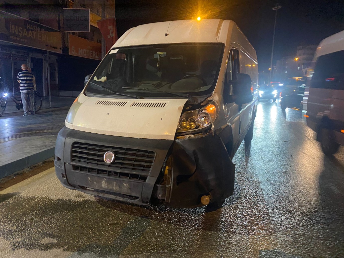 Antalya’da Minibüs Kazası: 12 Yaşındaki Ömer Faruk Kurt Yaşamını Yitirdi