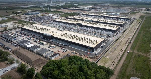 Amazon, Yapay Zekâ İçin Dev Bilgisayarlar Kuruyor: Indiana’daki Proje Tartışma Yarattı Amazon, Yapay Zekâ İçin Dev Bilgisayarlar Kuruyor: Indiana’daki Proje Tartışma Yarattı