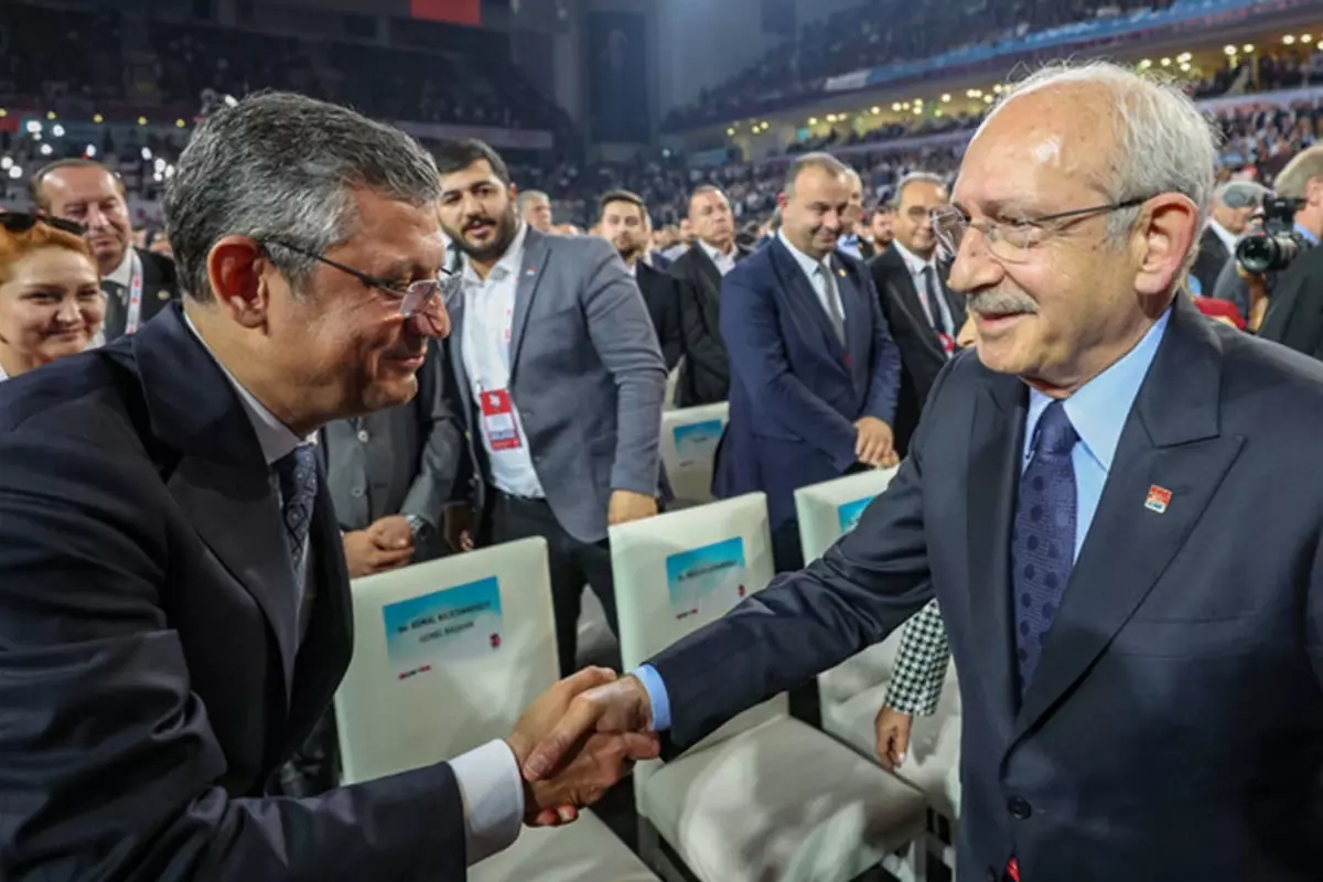 CHP’nin Eski Genel Başkanlarından Kılıçdaroğlu’na Çağrı: Özgür Özel’in Yanında Olun