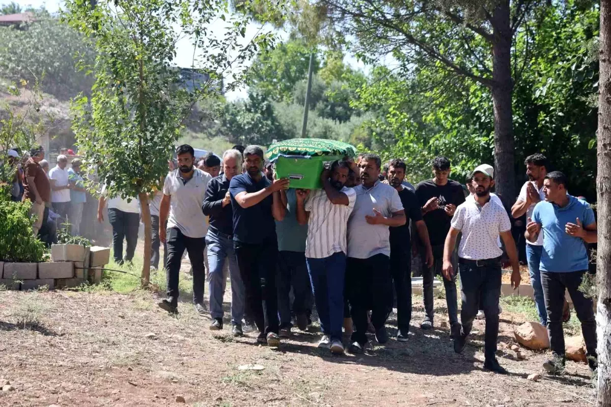 Ablasının Düğününde Kalp Krizi Geçirdi, Genç Yaşta Hayatını Kaybetti Ablasının Düğününde Kalp Krizi Geçirdi, Genç Yaşta Hayatını Kaybetti