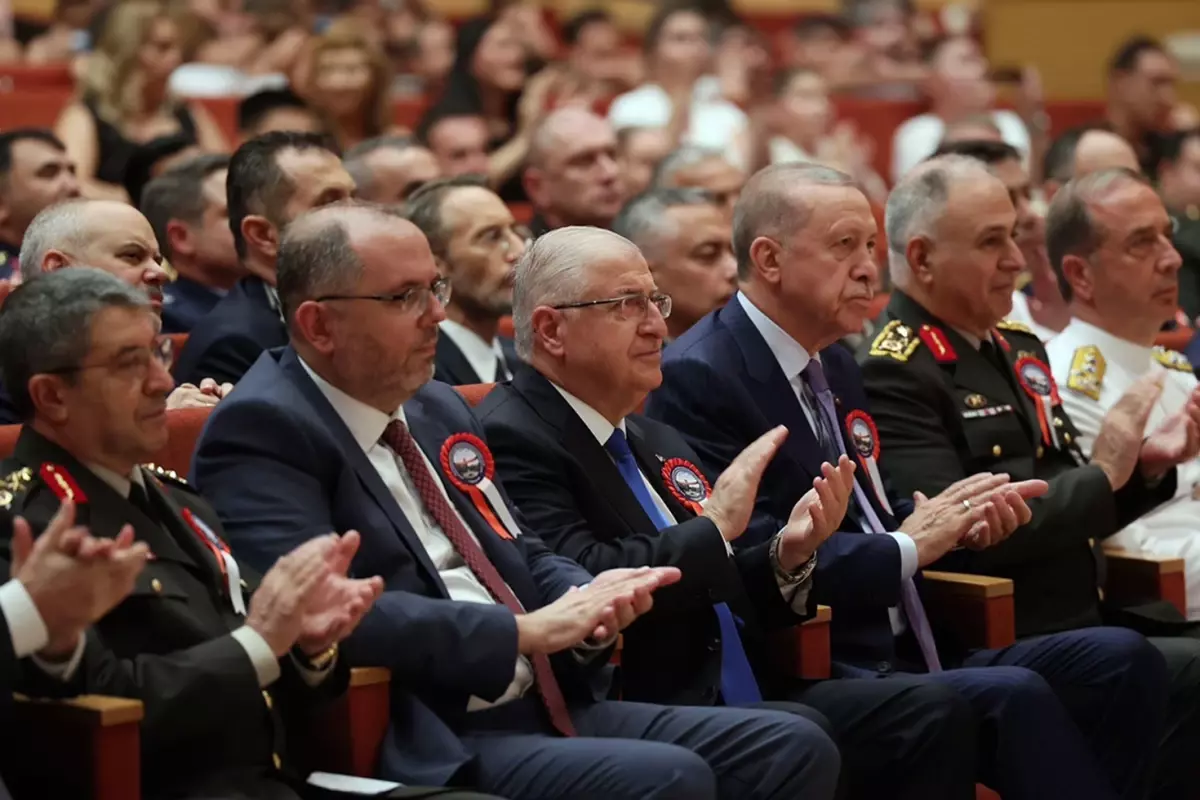 TSK’da Yeni Düzenleme: Komuta Kademesinin Yaş Haddi 72’ye Kadar Uzatılabilecek TSK’da Yeni Düzenleme: Komuta Kademesinin Yaş Haddi 72’ye Kadar Uzatılabilecek