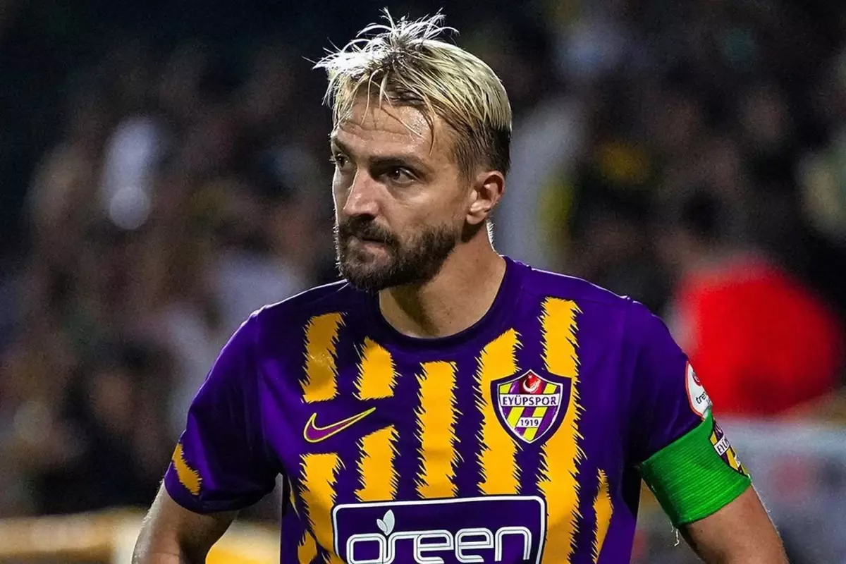 Caner Erkin Yeni Takımı Sakaryaspor ile Sözleşme İmzaladı Caner Erkin Yeni Takımı Sakaryaspor ile Sözleşme İmzaladı