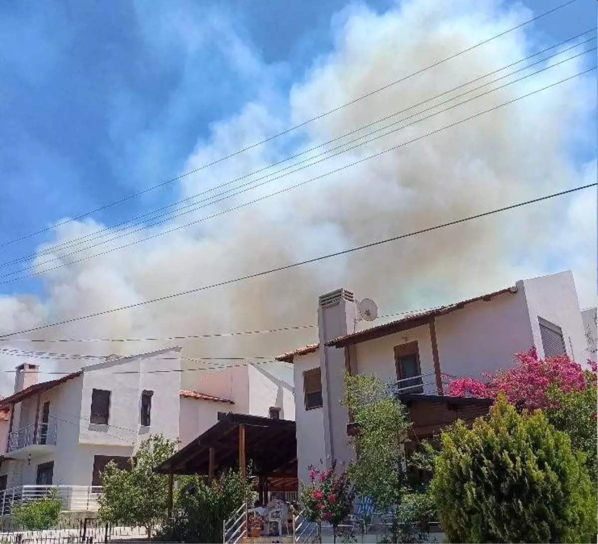 İzmir'deki Yangın Çeşme'ye Sıçradı: Tahliye Anonsları Yapılıyor