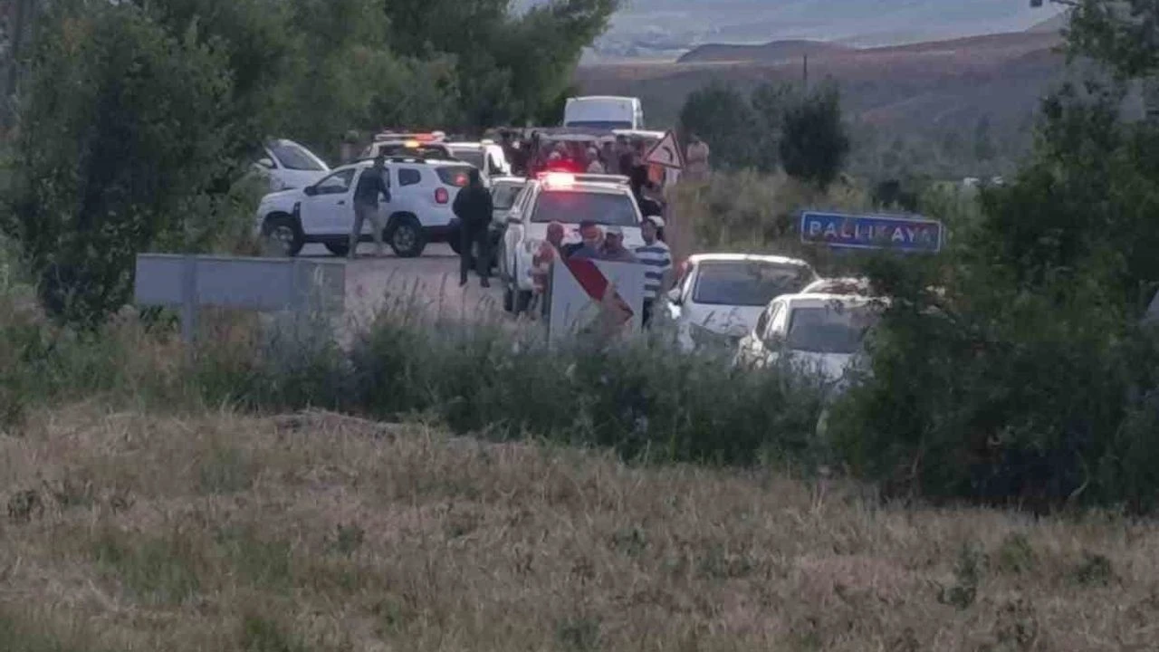 Bayburt’ta Özel Jet Kazası: Pilot Yaşamını Yitirdi, Yolcu Sağ Kurtarıldı Bayburt’ta Özel Jet Kazası: Pilot Yaşamını Yitirdi, Yolcu Sağ Kurtarıldı