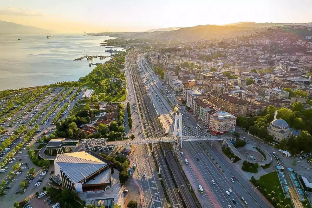 Valilikten Uyarı: Kocaeli’de Saat 15.00’te Sirenler Çalacak Valilikten Uyarı: Kocaeli’de Saat 15.00’te Sirenler Çalacak