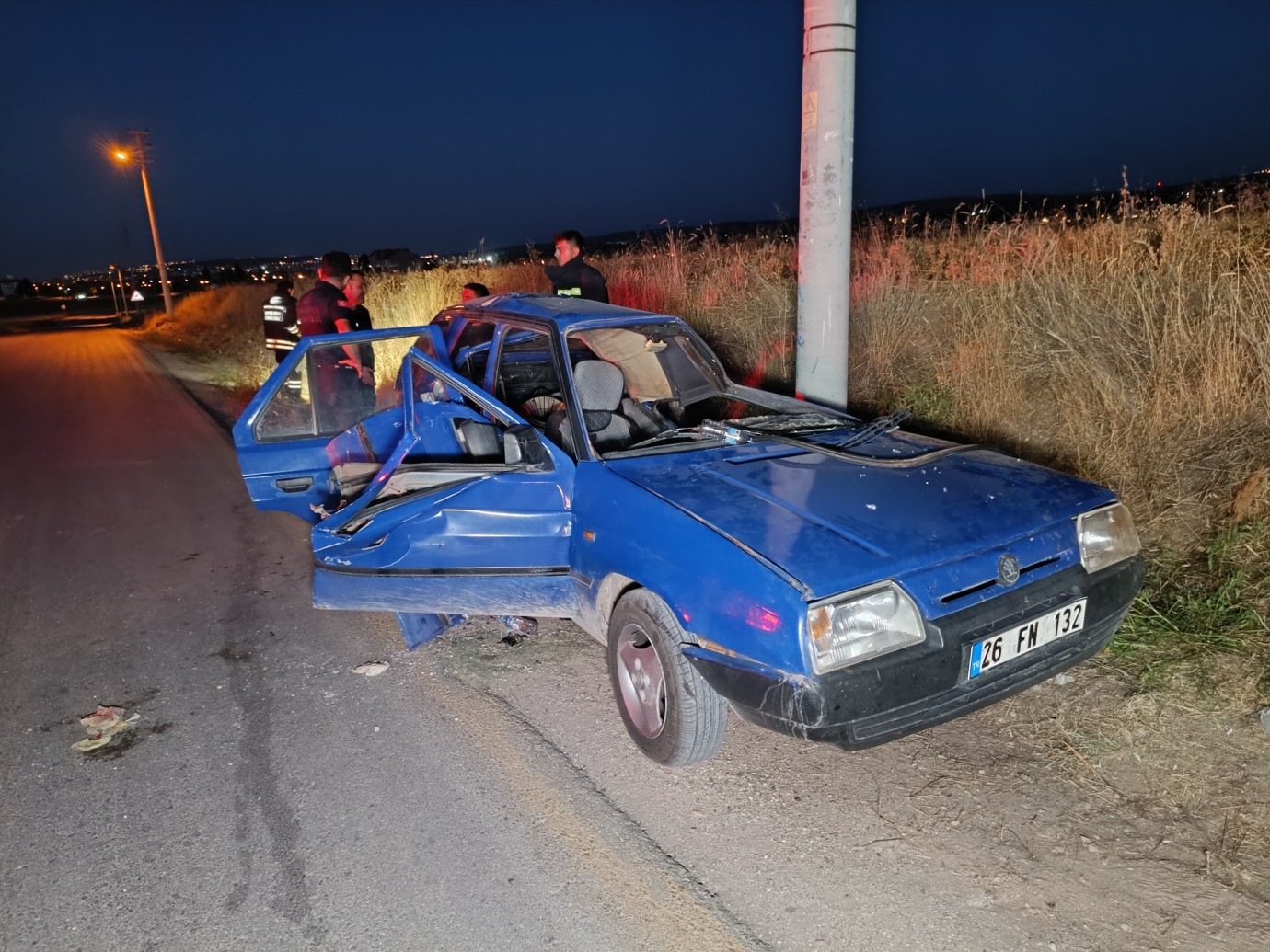 Otomobil Aydınlatma Direğine Çarpıp Takla Attı: 4 Yaralı Otomobil Aydınlatma Direğine Çarpıp Takla Attı: 4 Yaralı