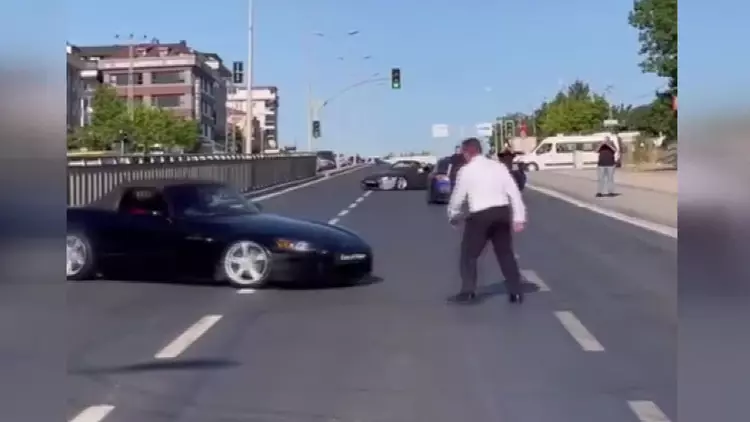 Arnavutköy’de Kırmızı Işıkta Drift Skandalı: Trafik Güvenliği Yine Hiçe Sayıldı