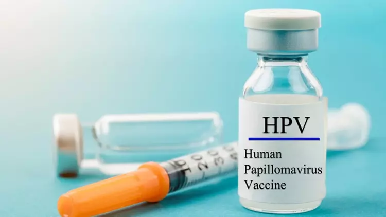 HPV Aşısı Yıl Sonunda Ulusal Programa Giriyor: Yan Etki Kaygıları Sürüyor, Aileler Kararsız