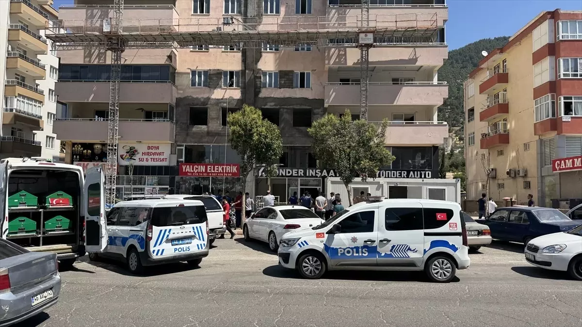 Kahramanmaraş'ta İskele Faciası: 2 İşçi Hayatını Kaybetti, 1 Yaralı