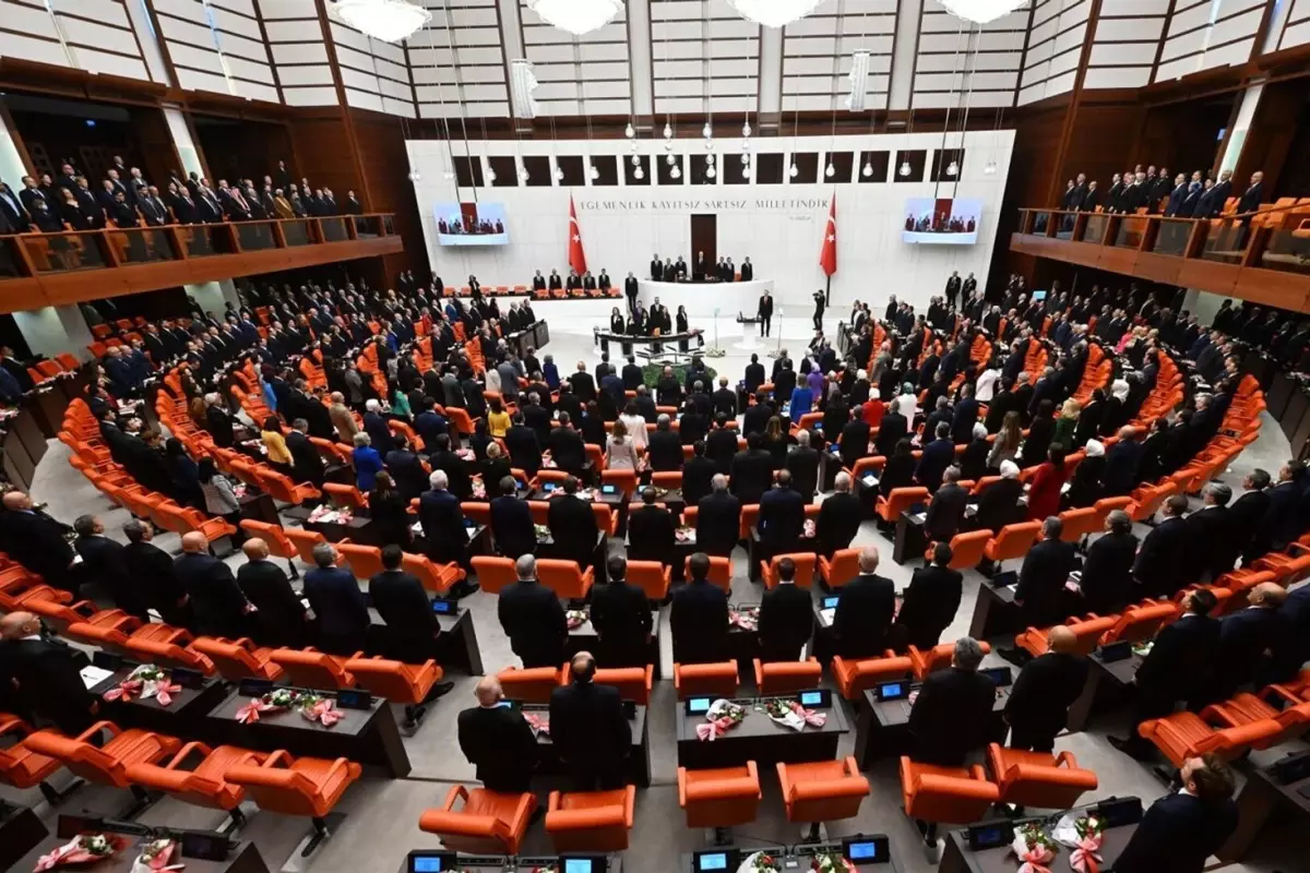 Meclis’te Başlayan Salgın Türkiye Genelinde Yayılıyor: Şebeke Suyuna Dikkat Çekildi Meclis’te Başlayan Salgın Türkiye Genelinde Yayılıyor: Şebeke Suyuna Dikkat Çekildi