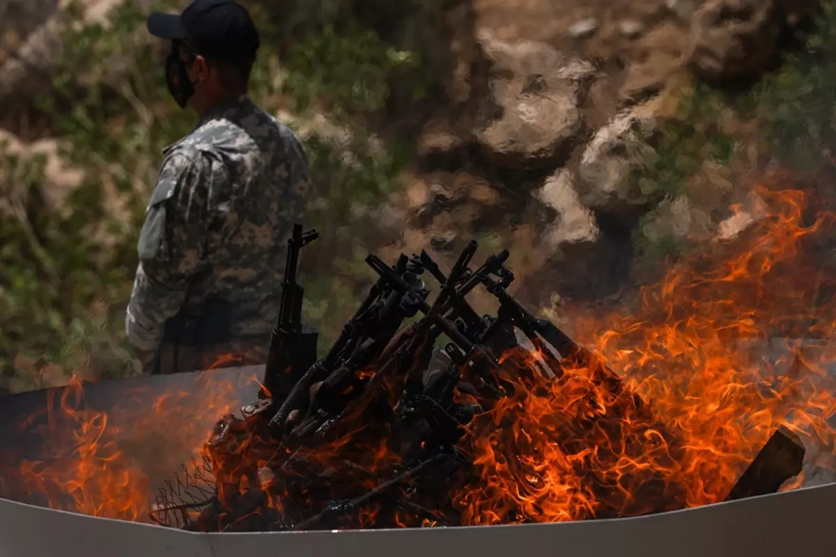 PKK Silahları Neden Gömülmedi de Yakıldı? Sembolik Anlamı Ne? PKK Silahları Neden Gömülmedi de Yakıldı? Sembolik Anlamı Ne?