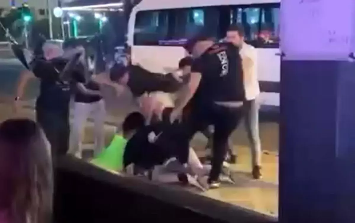 Hesap Kavgası Marmaris'te Şiddede Dönüştü:Kadın Turistler Darbedildi