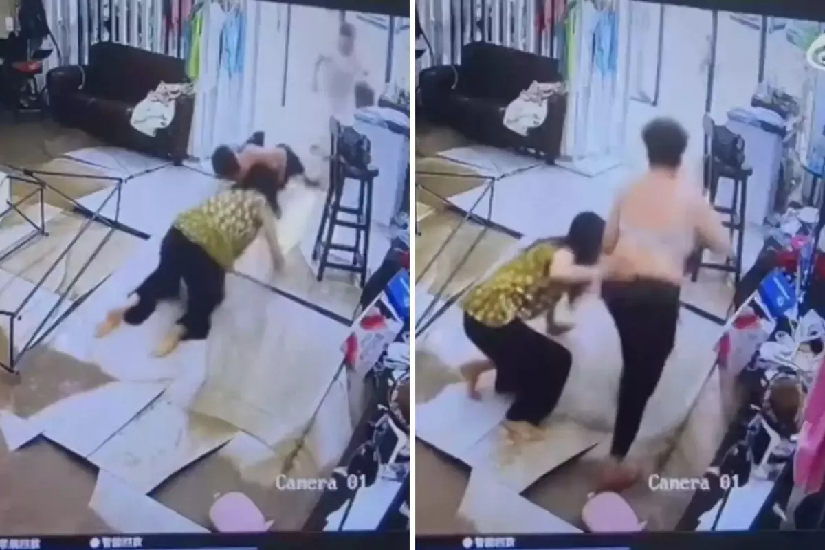 Çin’de Giyim Mağazasında Su Borusu Patladı, Müşteriler Panikle Kaçıştı