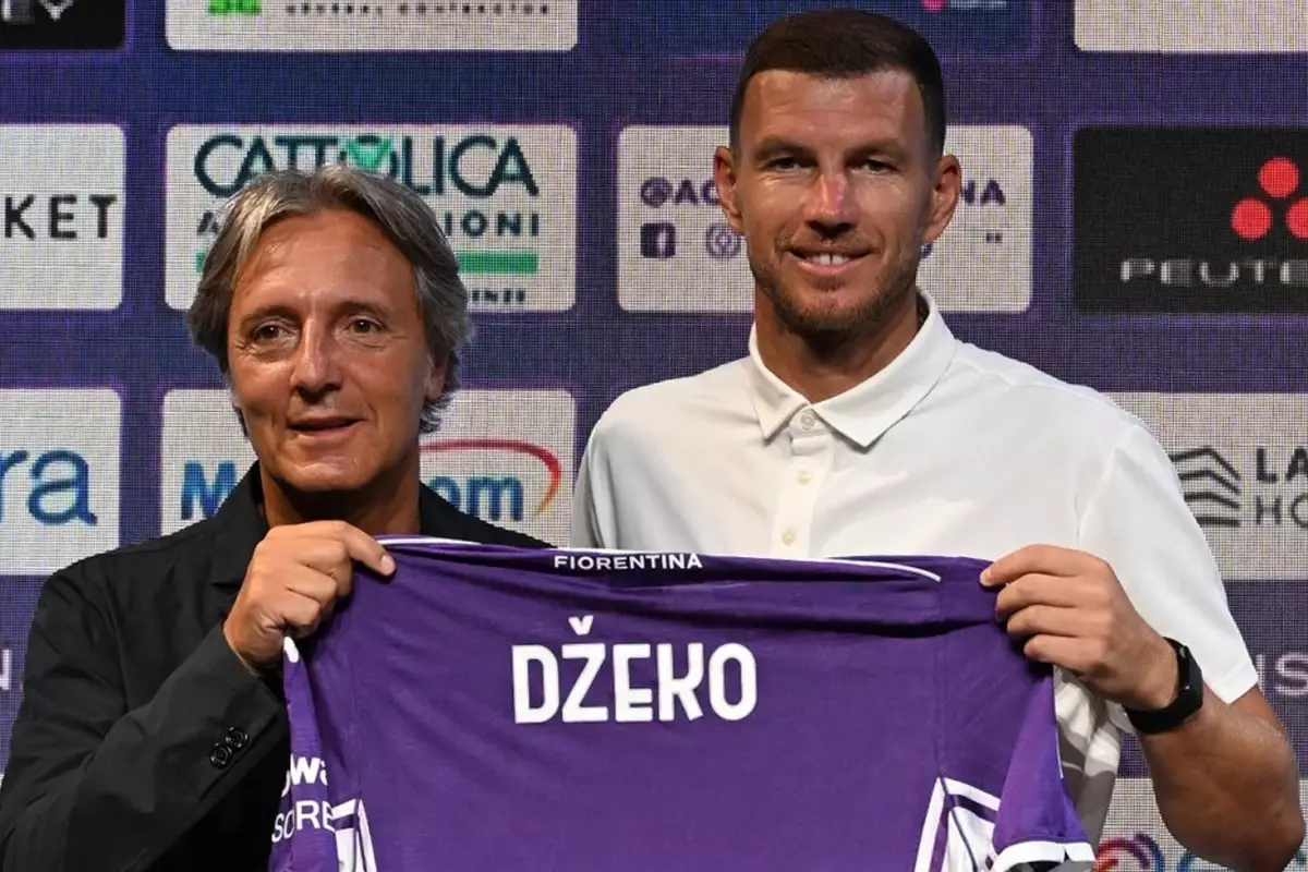 Edin Dzeko'dan Net Mesaj: "Kenara Atılacak Biri Değilim" Edin Dzeko'dan Net Mesaj: "Kenara Atılacak Biri Değilim"