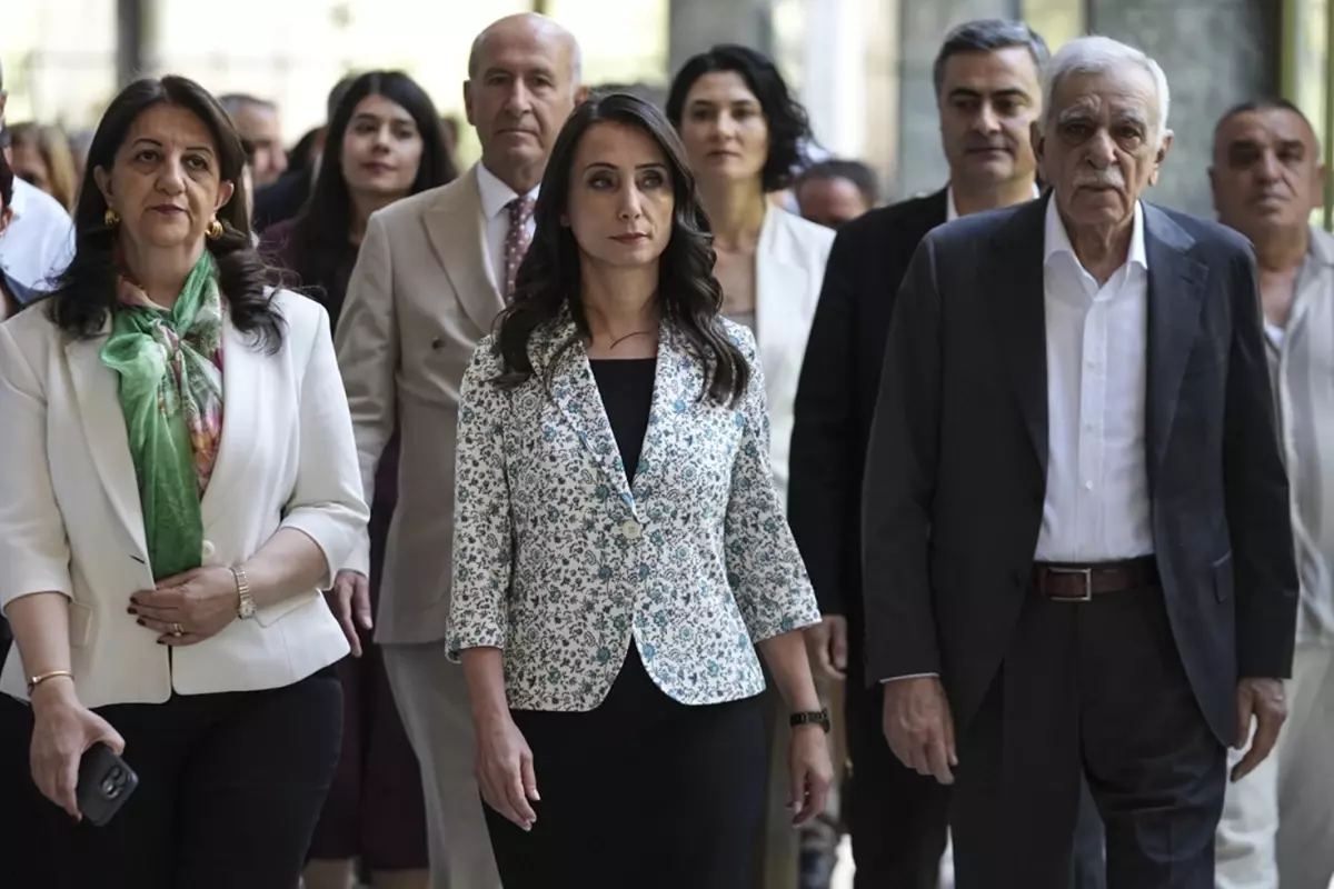 DEM Parti'nin İsmi Değişebilir! İşte Masadaki En Güçlü Öneri