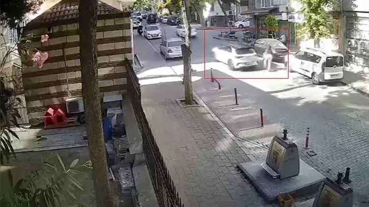 Genç Kadına Sokak Ortasında Saldırı: Taciz Edip Ayağını Ezdi Genç Kadına Sokak Ortasında Saldırı: Taciz Edip Ayağını Ezdi