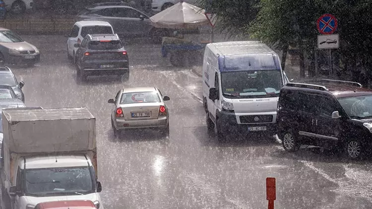 Erzurum’da Kuvvetli Sağanak Etkili Oldu Erzurum’da Kuvvetli Sağanak Etkili Oldu