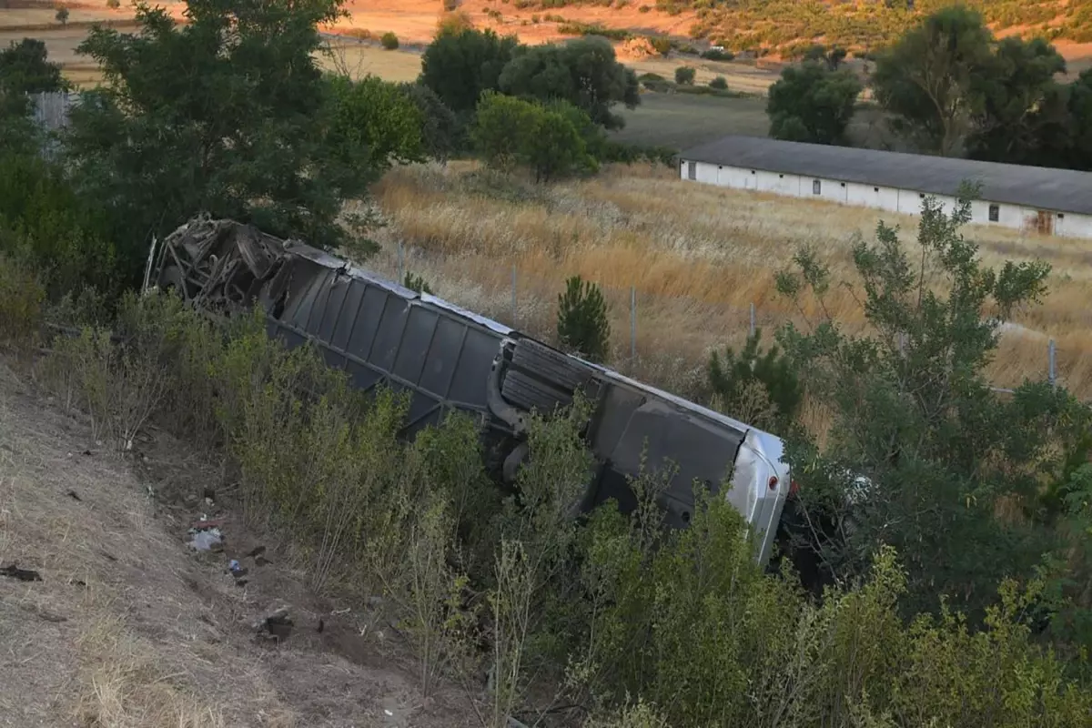 Balıkesir'de Otobüs Kazası: 27 Kişi Yaralandı Balıkesir'de Otobüs Kazası: 27 Kişi Yaralandı