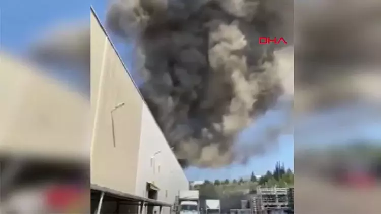 Bursa’da Otomotiv Fabrikasında Yangın Çıktı: Müdahale Sürüyor