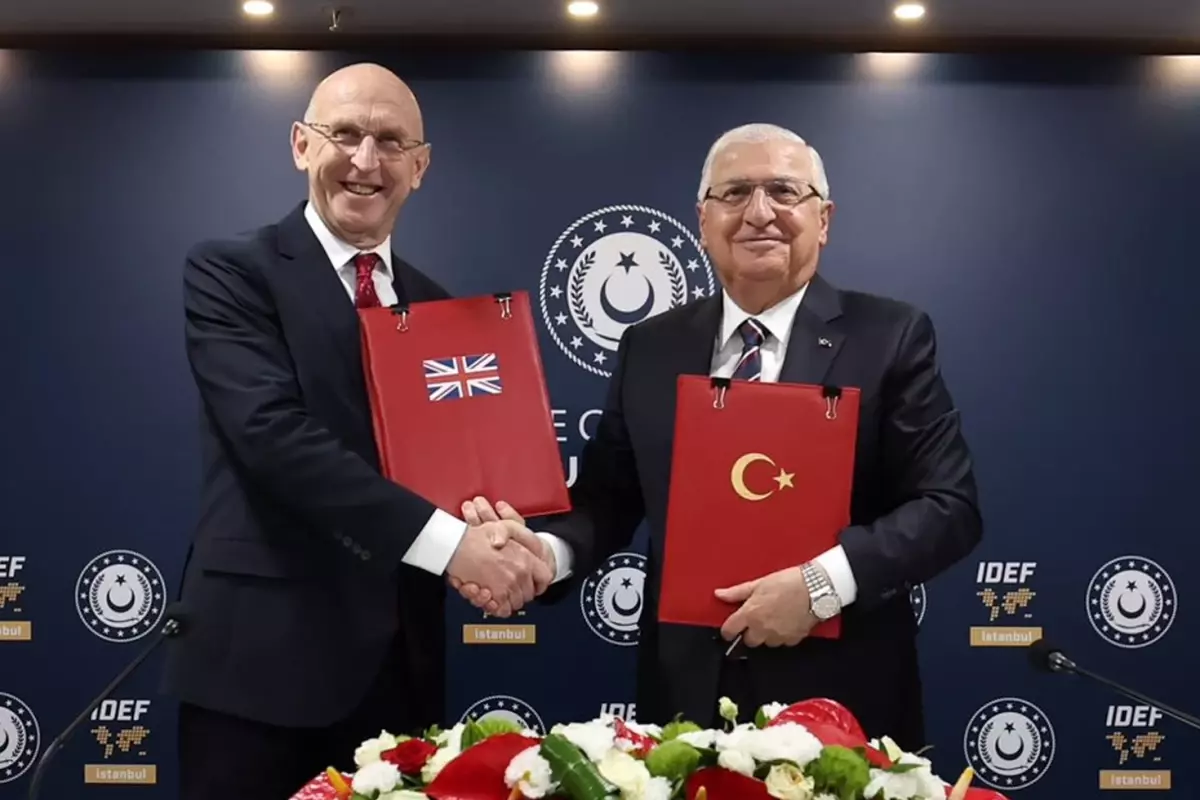 Türkiye ile İngiltere Arasında Eurofighter Typhoon Anlaşması İmzalandı Türkiye ile İngiltere Arasında Eurofighter Typhoon Anlaşması İmzalandı