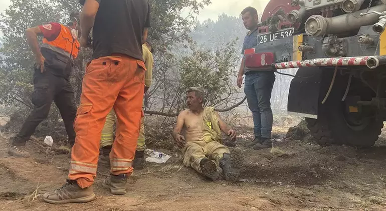 Alevlerin Arasında Kaldılar: Eskişehir'de 10 Orman İşçisi Öldü 14 İşçi Yaralı Alevlerin Arasında Kaldılar: Eskişehir'de 10 Orman İşçisi Öldü 14 İşçi Yaralı