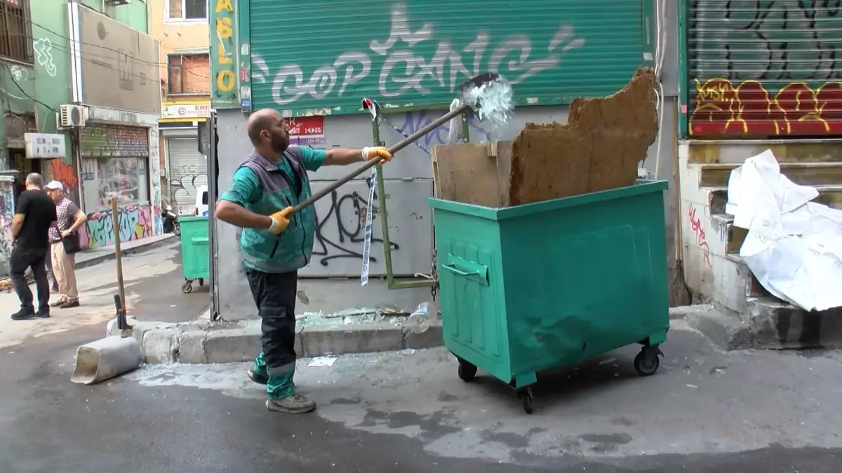 Beyoğlu'nda Gece Saatlerinde Patlama: Bina Kısmen Çöktü