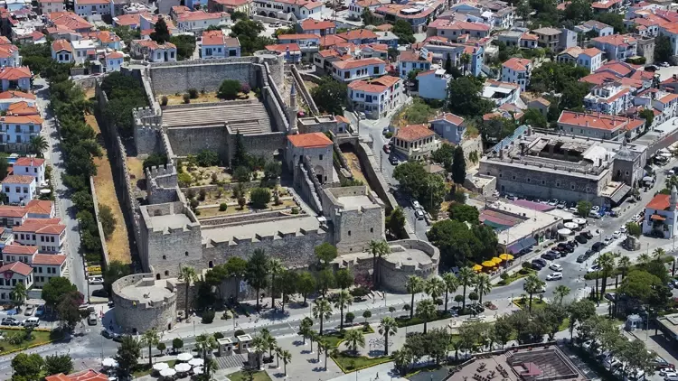 Çeşme'de Her Gece 7 Saat Su Kesintisi Başlıyor: Turizm Sektörü Önlem Almaya Çalışıyor