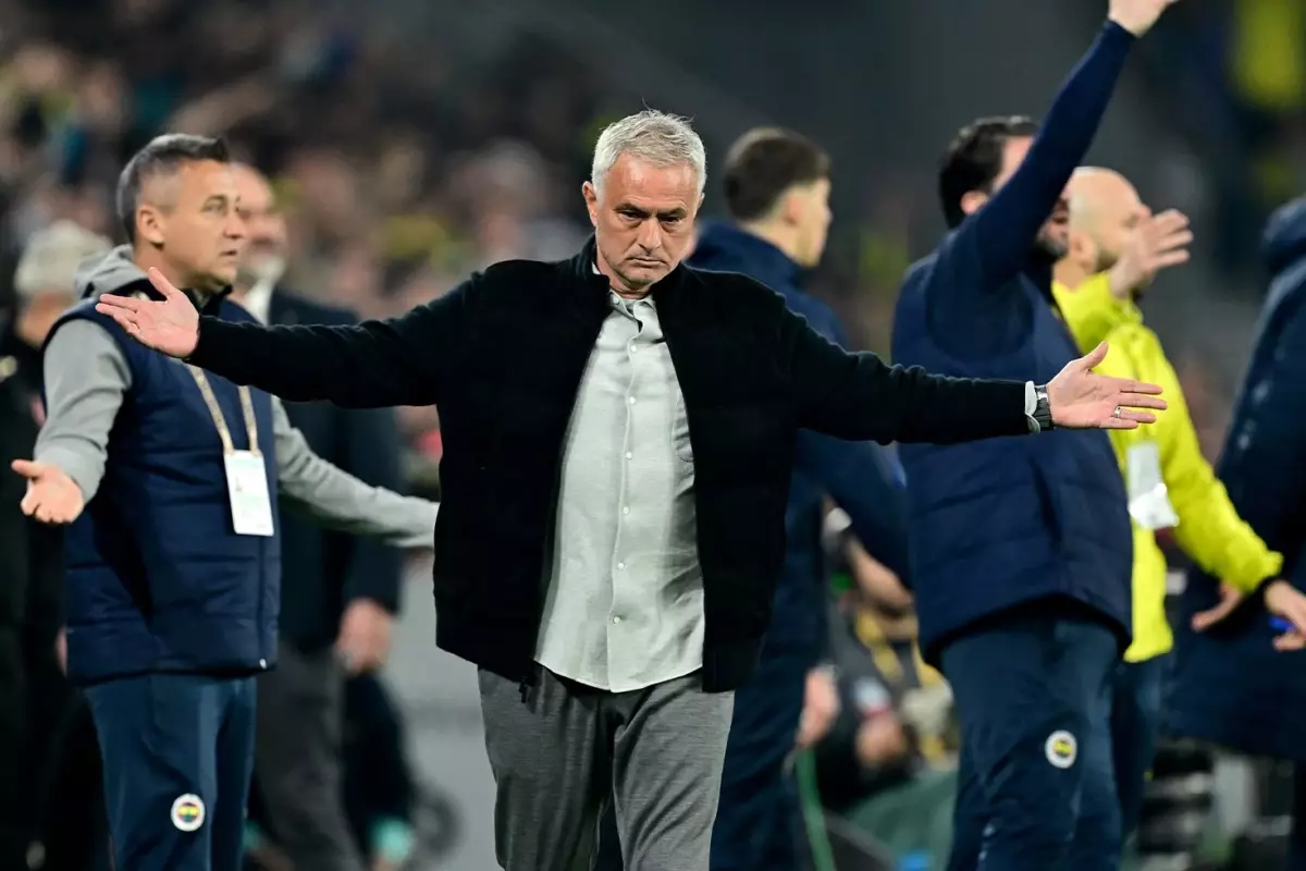 Fenerbahçe'den Kanat Atağı: Armand Lauriente ile Anlaşma Sağlandı Fenerbahçe'den Kanat Atağı: Armand Lauriente ile Anlaşma Sağlandı
