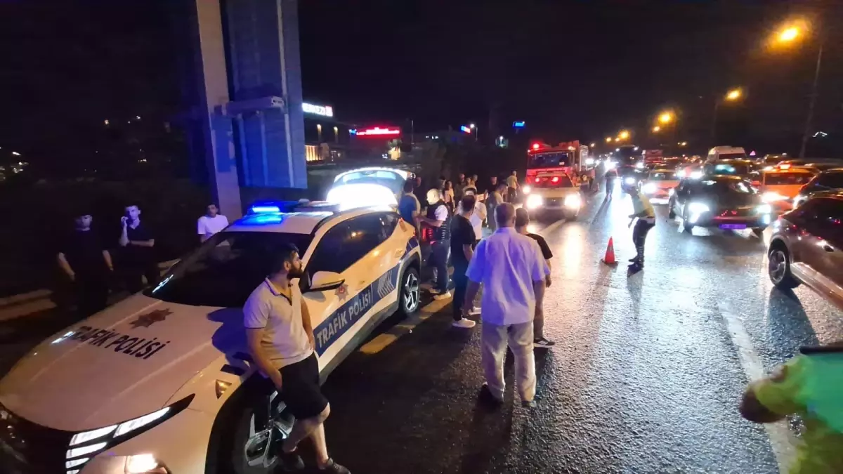 TEM Otoyolu'nda Zincirleme Kaza: 16 Araç Çarpıştı, 6 Kişi Yaralandı TEM Otoyolu'nda Zincirleme Kaza: 16 Araç Çarpıştı, 6 Kişi Yaralandı