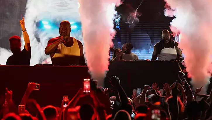 Shaquille O’Neal Antalya’da DJ Kabinine Geçti Shaquille O’Neal Antalya’da DJ Kabinine Geçti