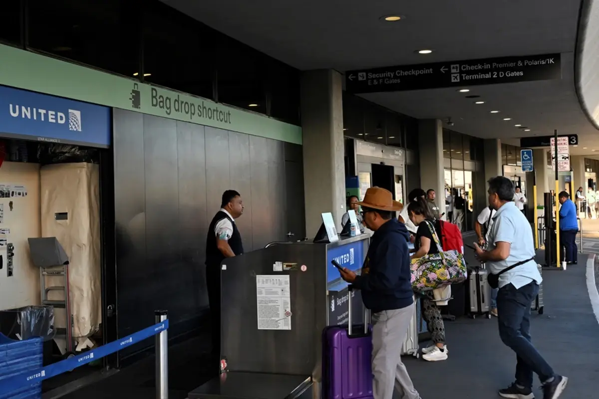 United Airlines’ta Sistem Krizi: Yüzlerce Uçuş Gecikti, Yolcular Mağdur Oldu