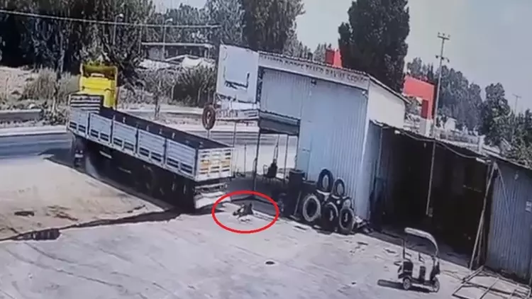 Mersin’de 16 Yaşındaki Çocuk İşçi TIR’ın Altında Can Verdi Mersin’de 16 Yaşındaki Çocuk İşçi TIR’ın Altında Can Verdi