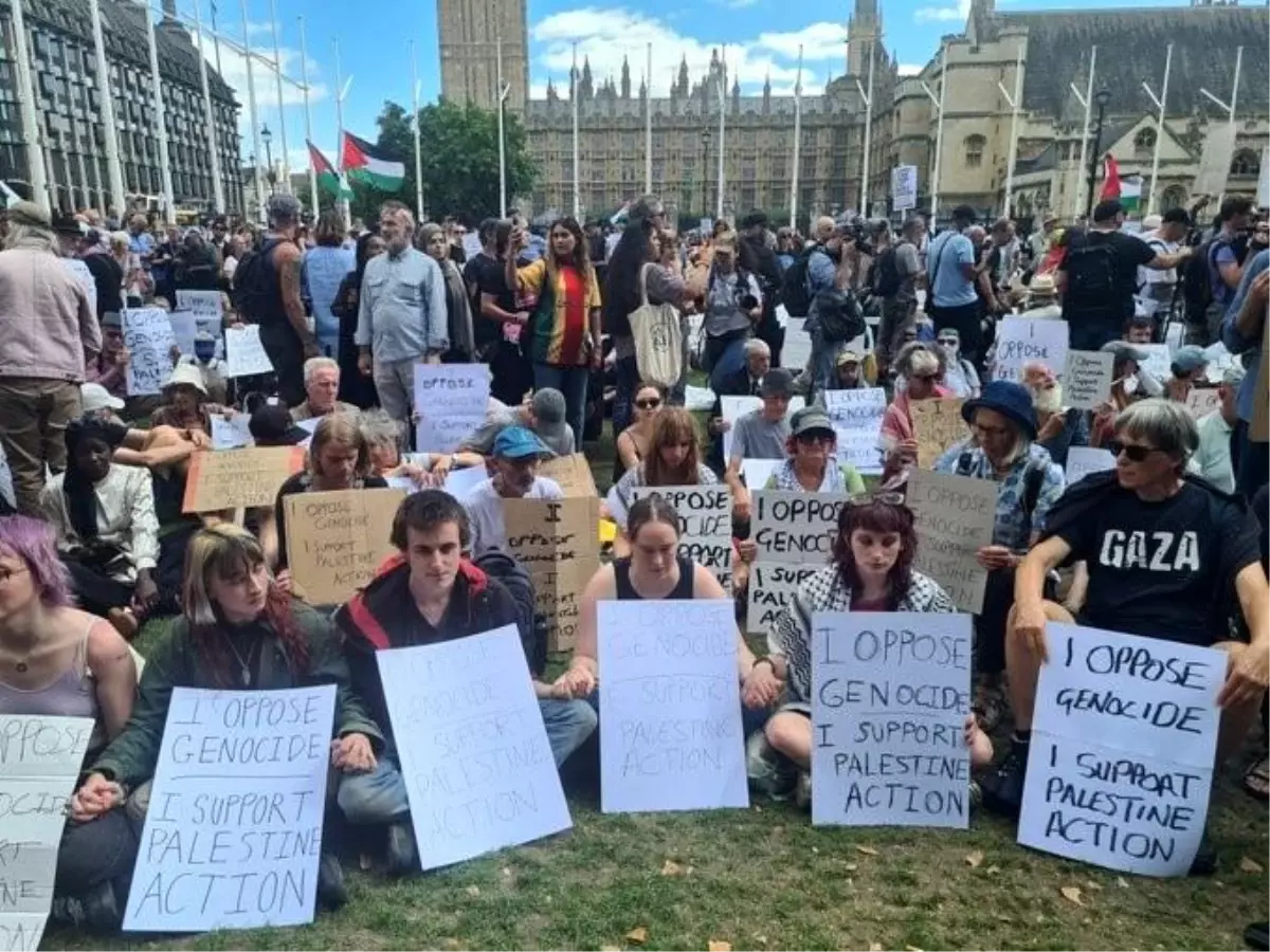Londra’da Filistin Destek Gösterilerinde 466 Kişi Gözaltına Alındı Londra’da Filistin Destek Gösterilerinde 466 Kişi Gözaltına Alındı