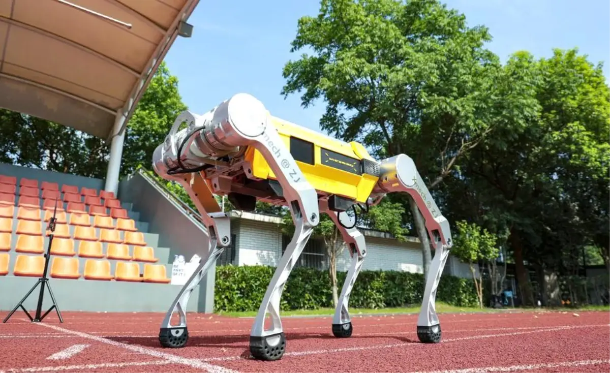 Bacaklı Robot 100 Metre Dünya Rekorunu Kırdı Bacaklı Robot 100 Metre Dünya Rekorunu Kırdı