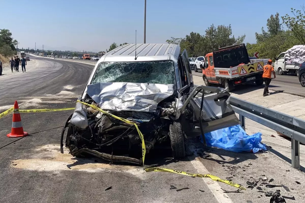 Burdur’da Feci Kaza: Hatalı Sollama 3 Can Aldı Burdur’da Feci Kaza: Hatalı Sollama 3 Can Aldı