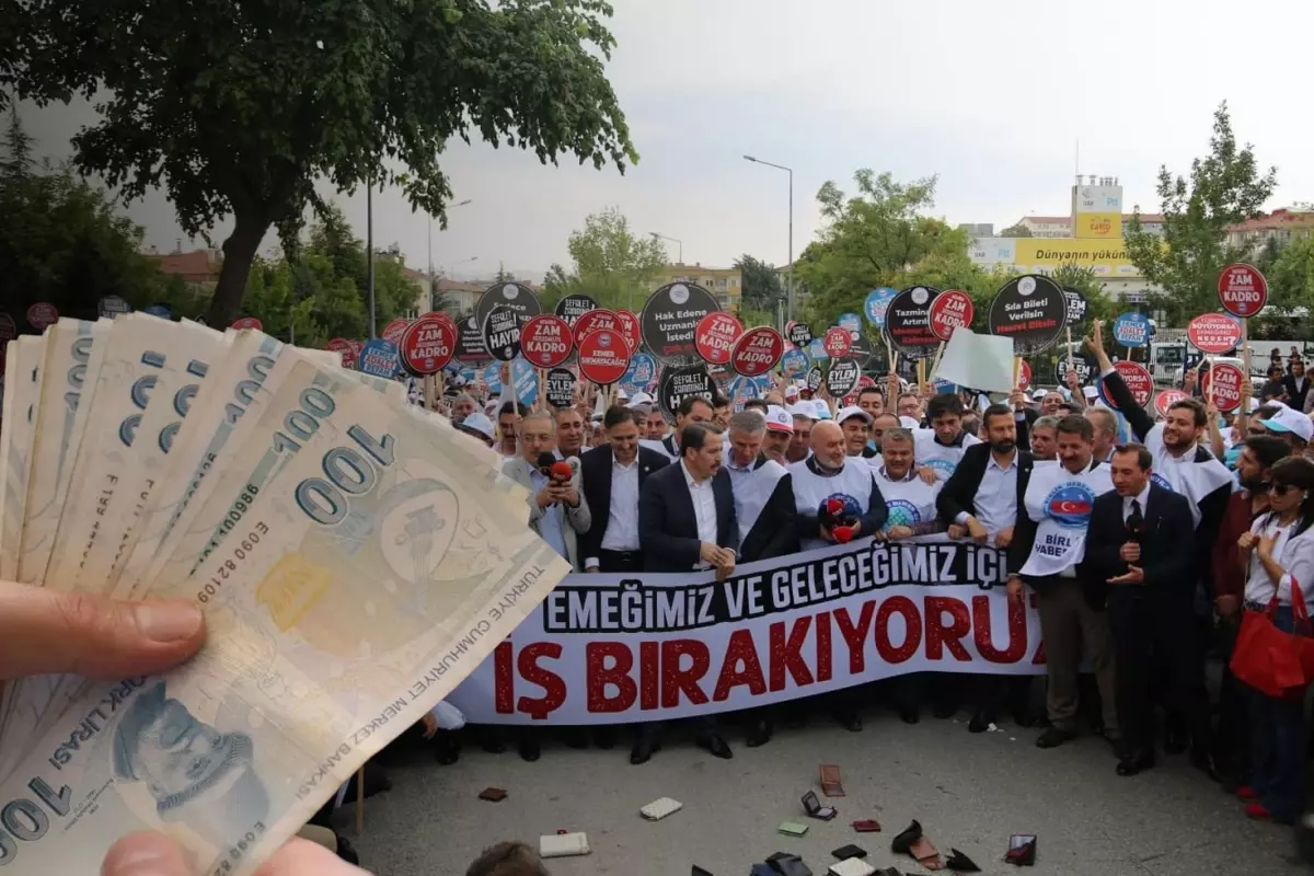 Kamuda Toplu Sözleşme Krizi: Memurlar Pazartesi İş Bırakıyor
