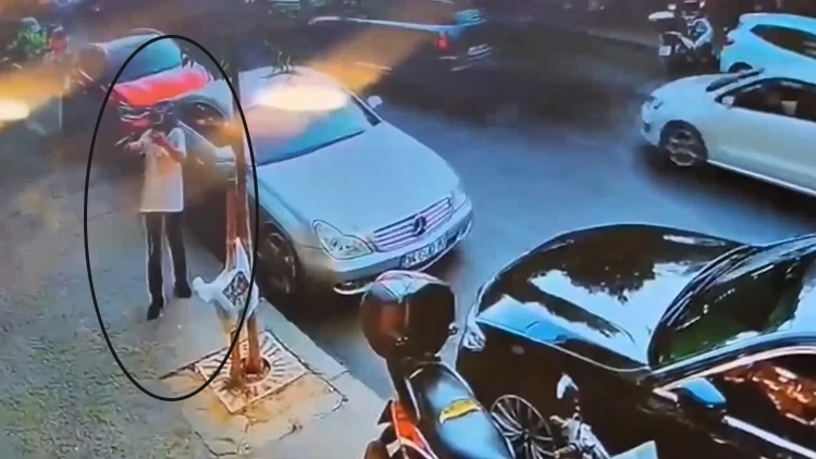 Kağıthane'de 14 Yaşındaki İki Çocukla Kuyumcu Dükkanına Silahlı Saldırı Düzenlendi