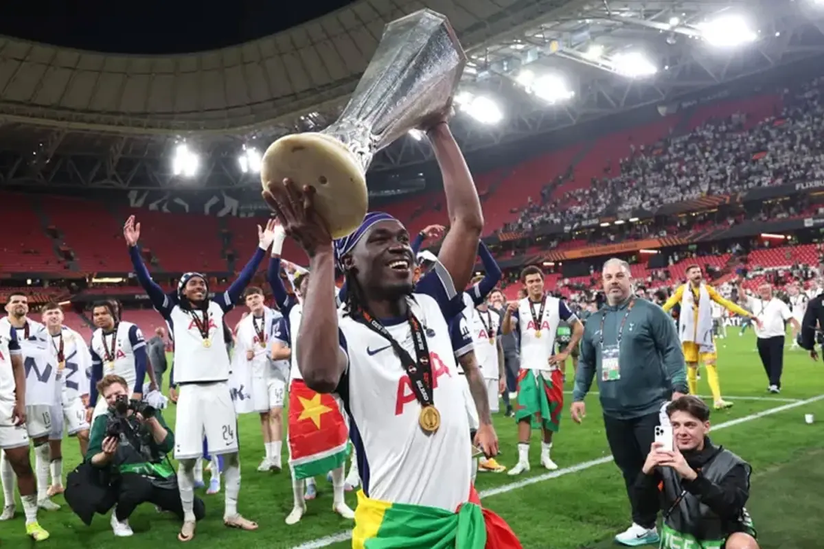 Galatasaray, Fenerbahçe'nin Transferdeki Gözdesini İstiyor Galatasaray, Fenerbahçe'nin Transferdeki Gözdesini İstiyor
