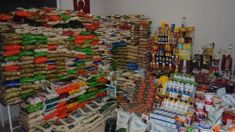 Mide Bulandıran Görüntü: Şanlıurfa'da Marketlerde Kurtlu Pirinç, Kokmuş Sucuk ve Tarihi Geçmiş Peynir Ele Geçirildi