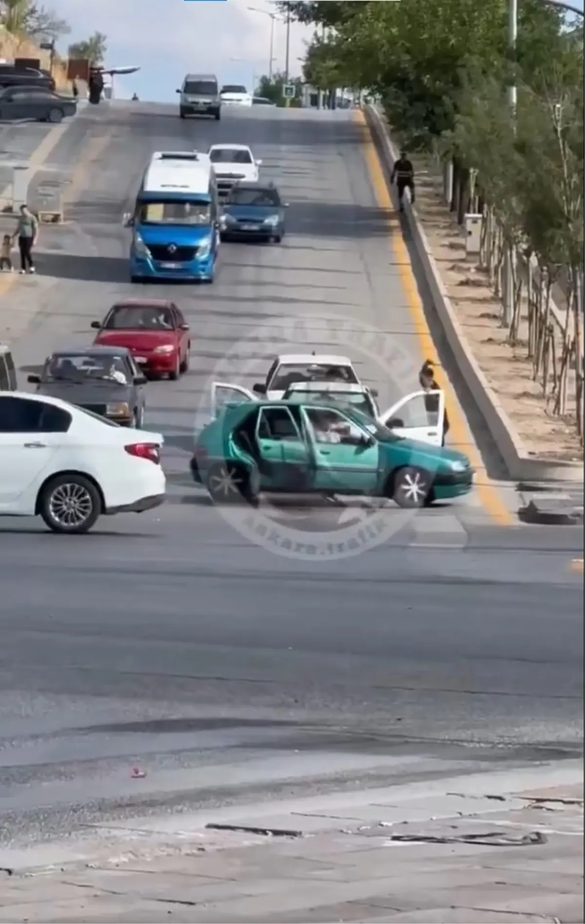 Yaşlı Adamı Kılıç ve Bıçaklarla Ağır Yaraladılar Yaşlı Adamı Kılıç ve Bıçaklarla Ağır Yaraladılar