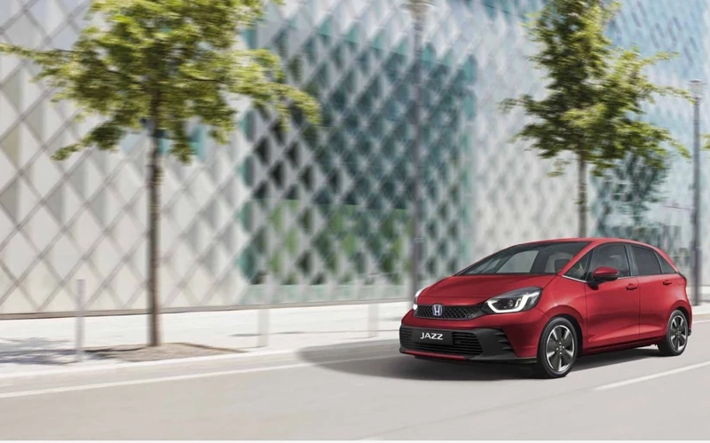 Honda Jazz 2025: Clio Fiyatına Hibrit Teknoloji Satışta