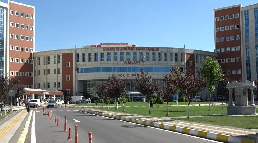 Hastanede Porselen Yerine Köpük Tabakla Yemek Servisine İnceleme