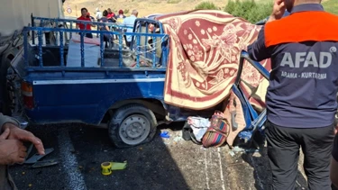 Hakkari’de Korkunç Kazada 4 Can Kaybı, 2 Yaralı Hakkari’de Korkunç Kazada 4 Can Kaybı, 2 Yaralı