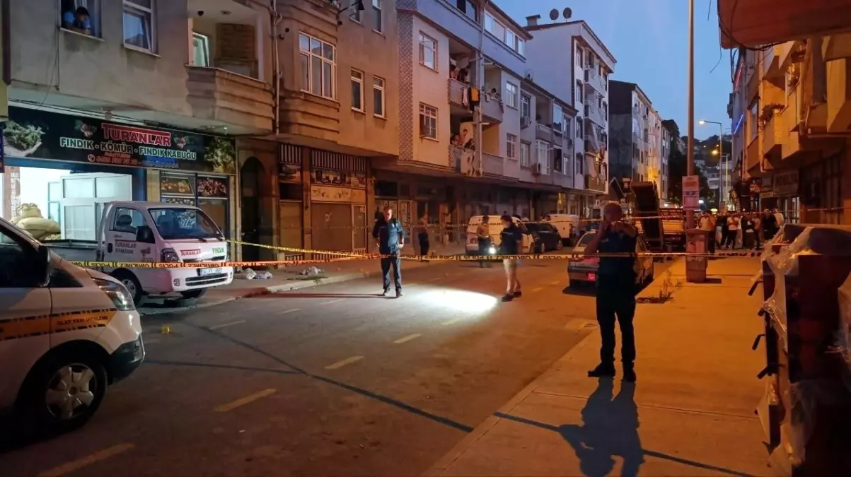 Sakarya'da Sokak Ortasında Silahlı Saldırı: Baba Öldü, 4 Yaşındaki Oğlu Yaralandı Sakarya'da Sokak Ortasında Silahlı Saldırı: Baba Öldü, 4 Yaşındaki Oğlu Yaralandı