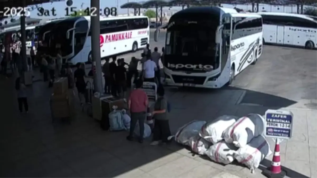 Afyonkarahisar Otogarında Silahlı Gerilim: Otobüs 15 Dakika Gecikti, Uzman Çavuş Silah Çekti