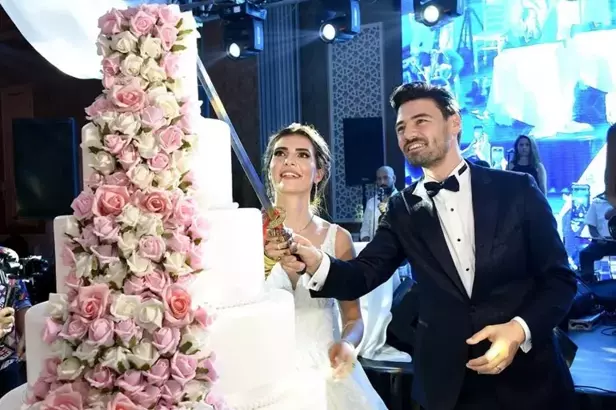 Merve Aydın ve Eşinden Romantik Evlilik Yıl Dönümü Paylaşımı