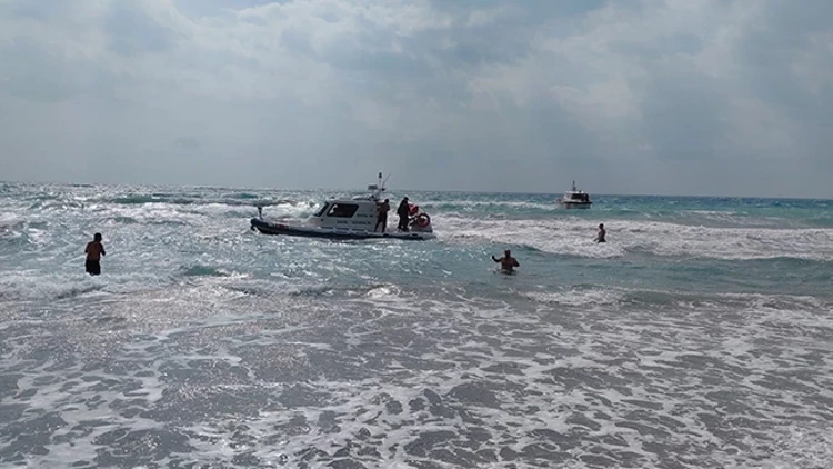 Samandağ’da Denize Giren İki Kardeşten Biri Hayatını Kaybetti